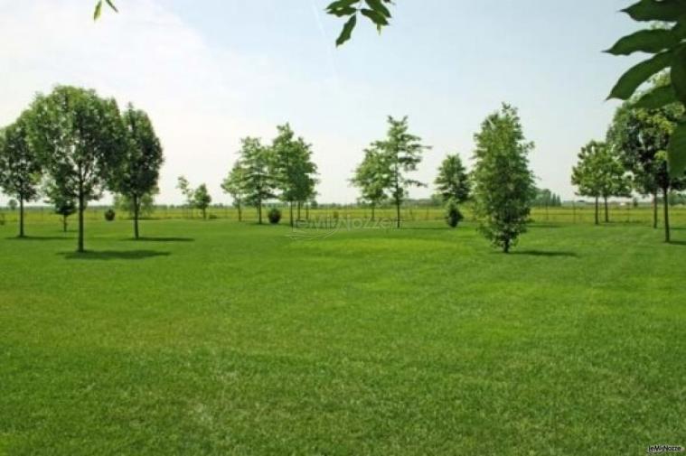 Giardino dell'agriturismo per il ricevimento di matrimonio