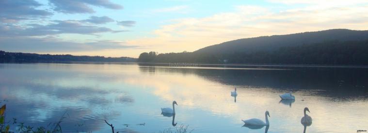 il lago al tramonto