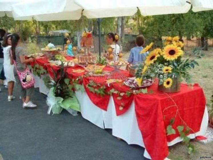 Casale de Sole - Antipasti di nozze serviti in giardino