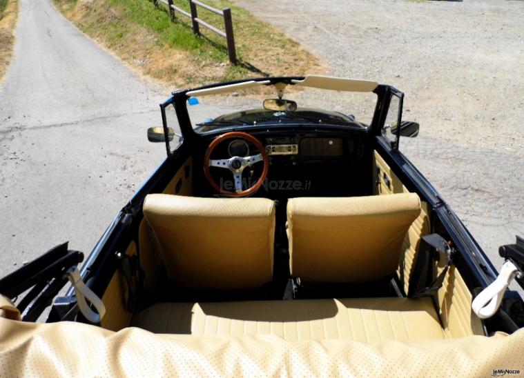 Maggiolino cabrio noleggio - Il volante in legno