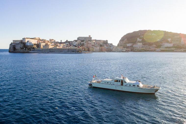 Ristorante Bravo Charlie - La barca con il drone