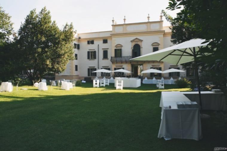 Allestimento del matrimonio in giardino