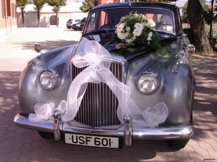 Bentley addobbata per il matrimonio