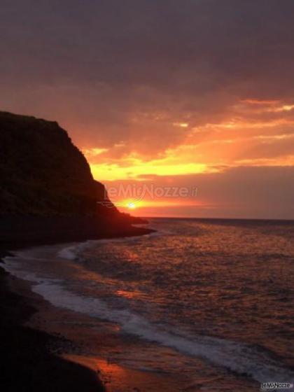 Weddings Stromboli - Tramonto sull'isola di Stromboli