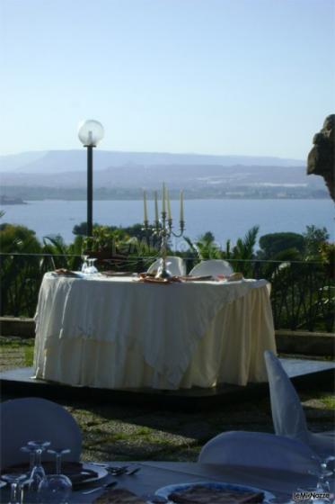 Tavolo degli sposi sulla terrazza di Villa Arlecchino a Siracusa