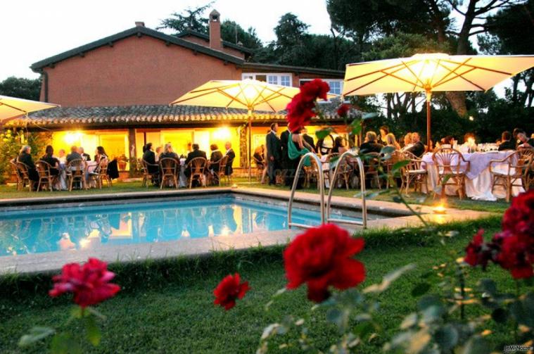 Ricevimento di matrimonio a bordo piscina