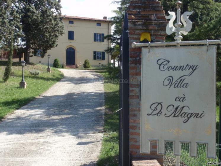 Entrata della villa per il ricevimento di matrimonio