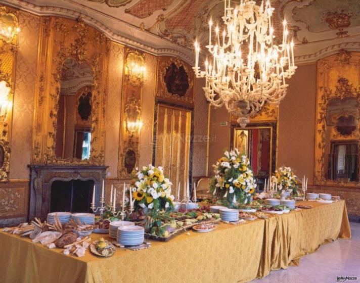 Buffet di nozze in un palazzo d'epoca