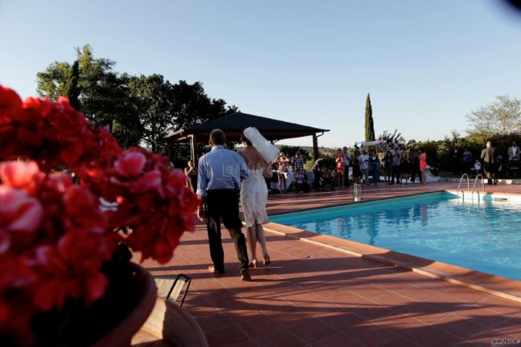 Sposi in piscina Il Caio - Tenuta di Corbara