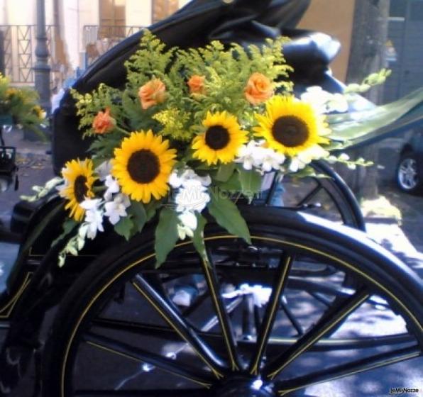 Addobbi di girasoli per la carrozza