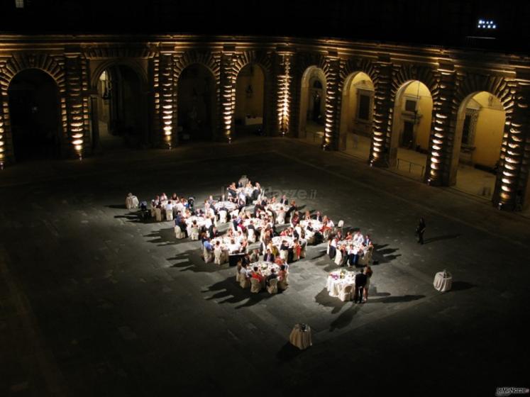 Cena al centro della corte di Palazzo Pitti - Biemmeservice