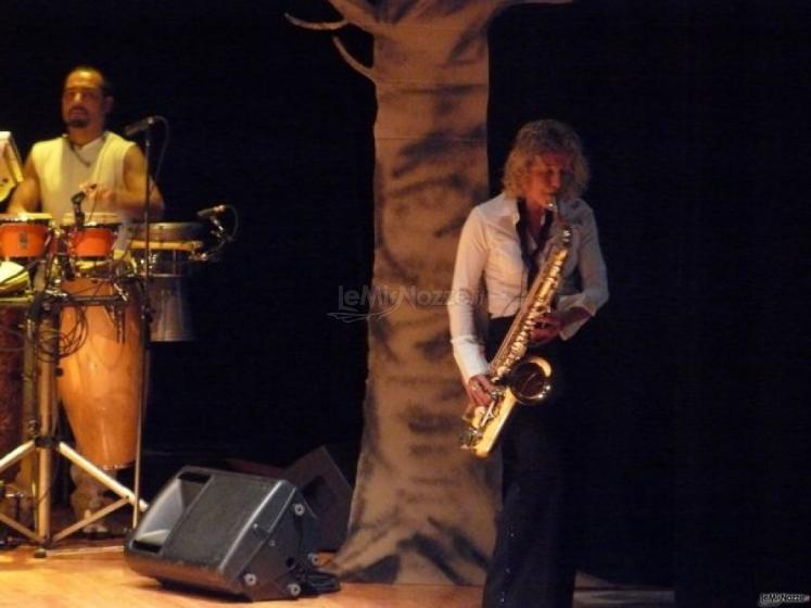 Sax Blond Letizia Brunetti - Un vasto repertorio di musica live