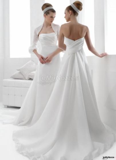 Abito da sposa dall'affascinante linea classica