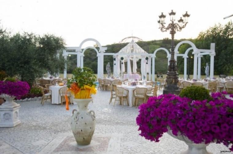 Giardino della villa per ricevimenti di matrimonio