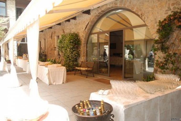 Villa Casa Forte di Bisone - Antipasti di nozze serviti in giardino