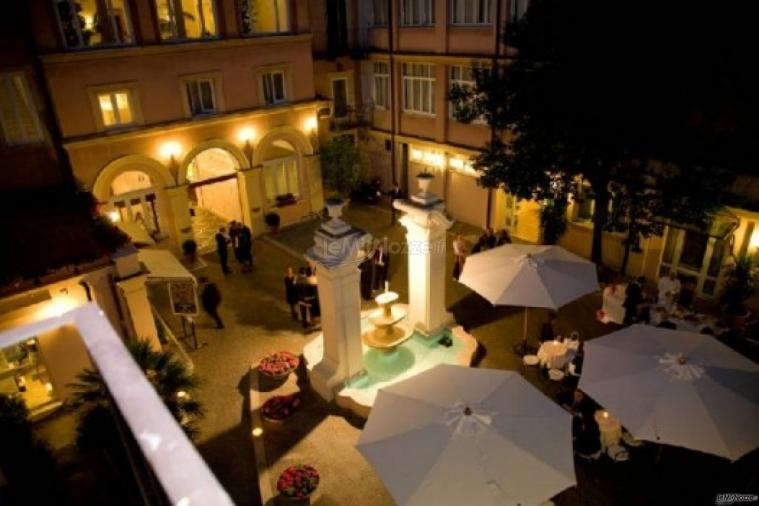 Location allestita per il ricevimento di matrimonio all'aperto