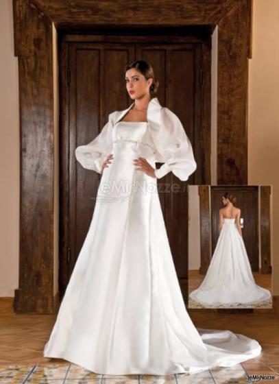 Abito da sposa con coprispalle