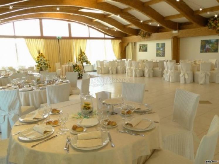 Sala ricevimenti allestita per il matrimonio