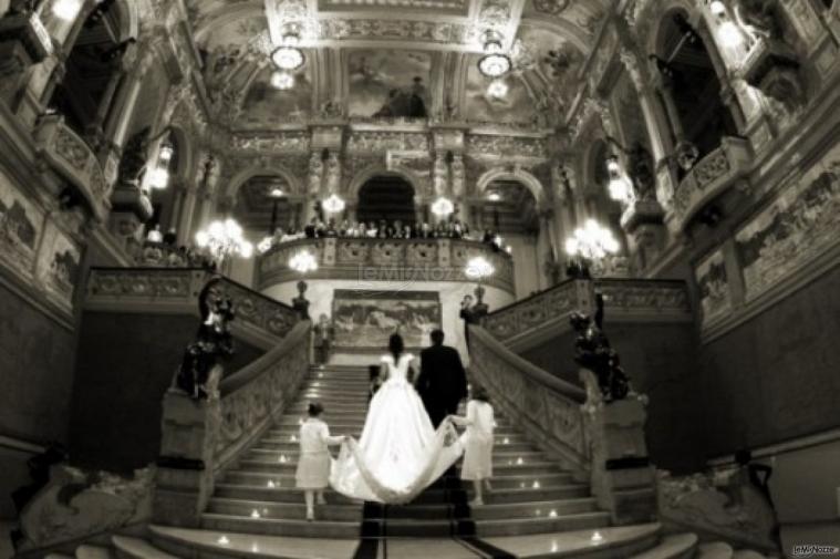 Foto dell\'arrivo degli sposi alla location di matrimonio