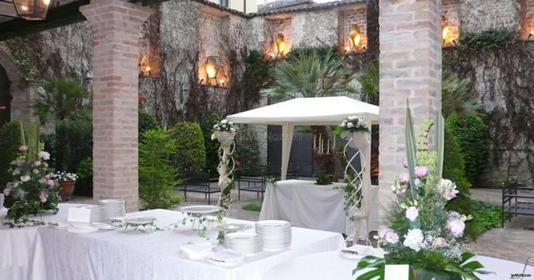 Matrimonio in cortile