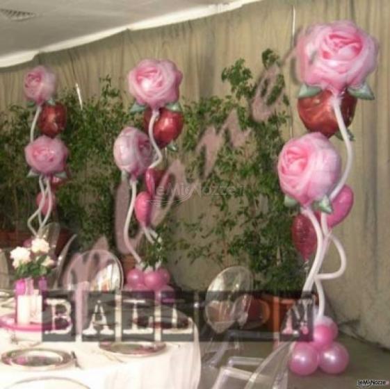 Decorazione per ristorante con palloncini ad elio a tema floreale Rose