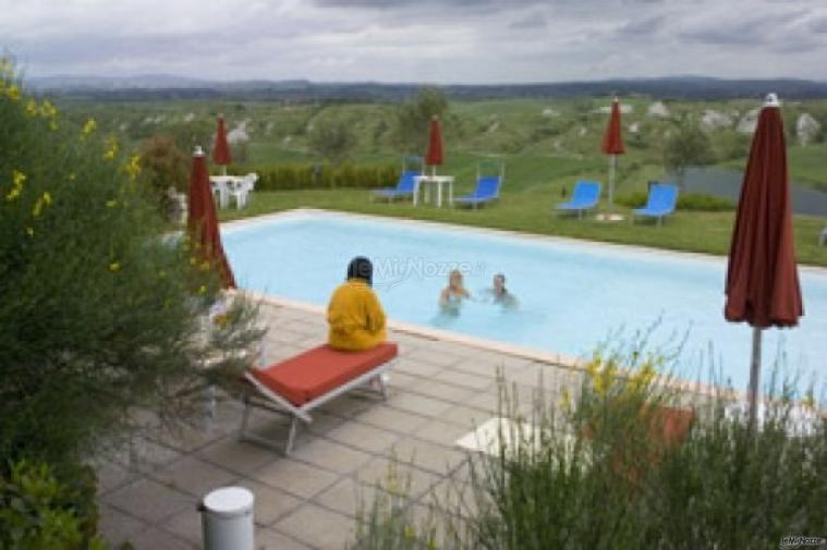 Relax per gli sposi a bordo piscina