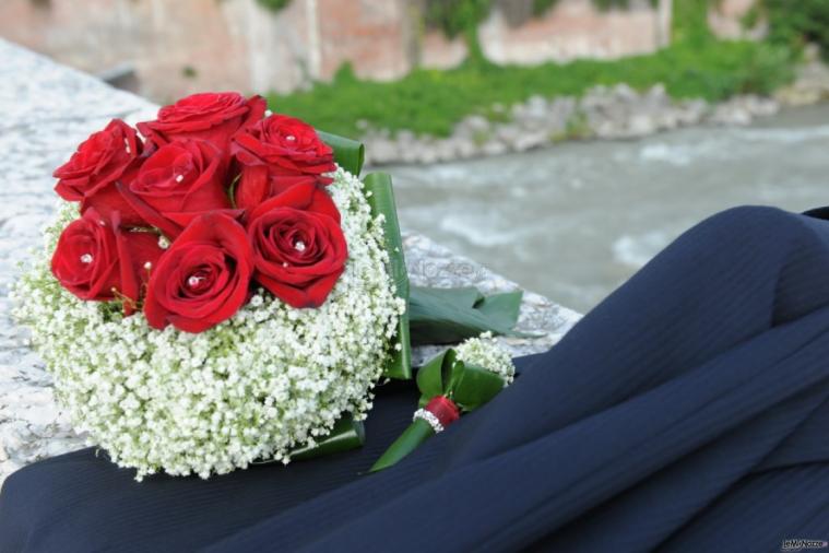 Bouquet con rose rosse