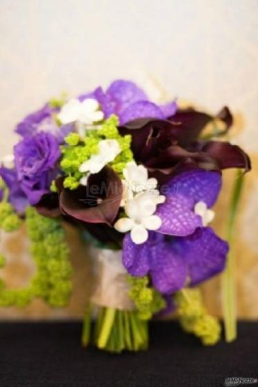 Bouquet sposa con orchidee vanda, calle stephanotise e amaranthus