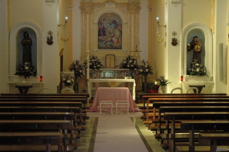 Allestimento minimal per la chiesa