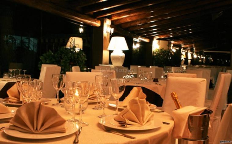 Allestimento tavoli per ricevimento di matrimonio presso il ristorante Ikebana Ricevimenti