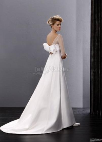 Abito da sposa con fiocco sul retro