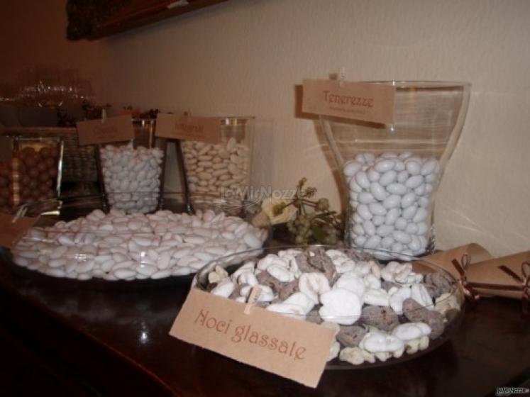 Buffet di confetti per il ricevimento di matrimonio