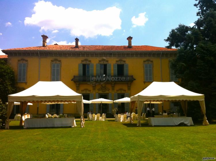 Ricevimento di matrimonio nel parco della villa