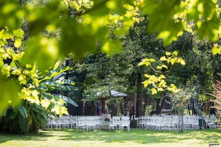 Il gazebo nel parco secolare allestito per il rito civile