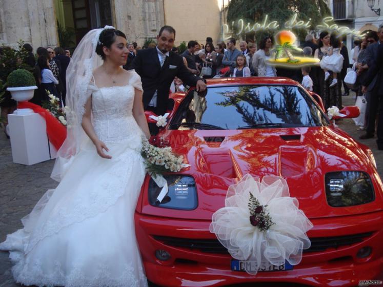 L'Isola dei Sogni - Gli sposi con la Ferrari noleggiata per il matrimonio