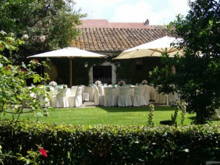 Ricevimento di matrimonio in giardino