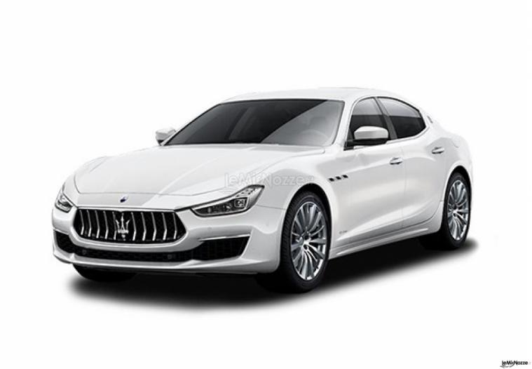 Car and Travel - La Maserati Ghibli