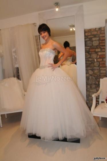 Principesco abito da sposa dalla gonna in tulle