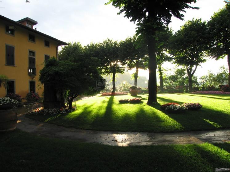 Ristorante il Pianone - Viale d'ingresso e giardino della villa