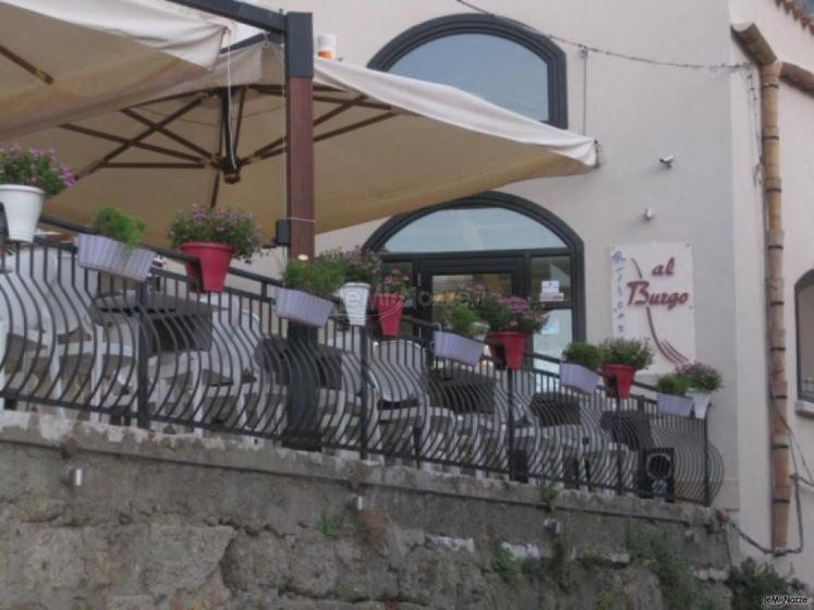 La terrazza del Ristorante Al Burgo vista da fuori