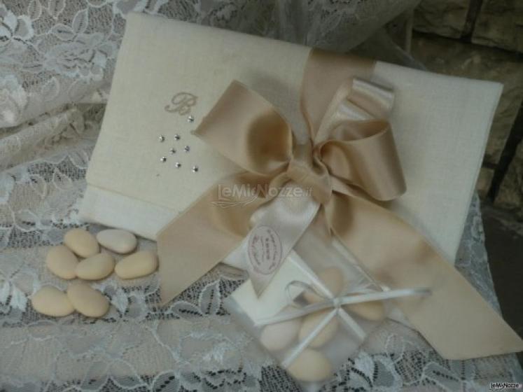 Bomboniera e confetti per il matrimonio