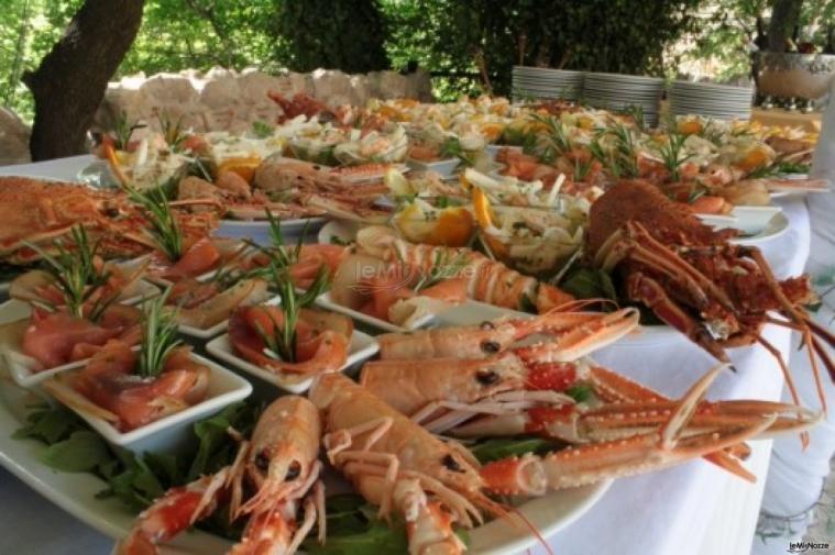 Buffet di pesce per il banchetto nuziale