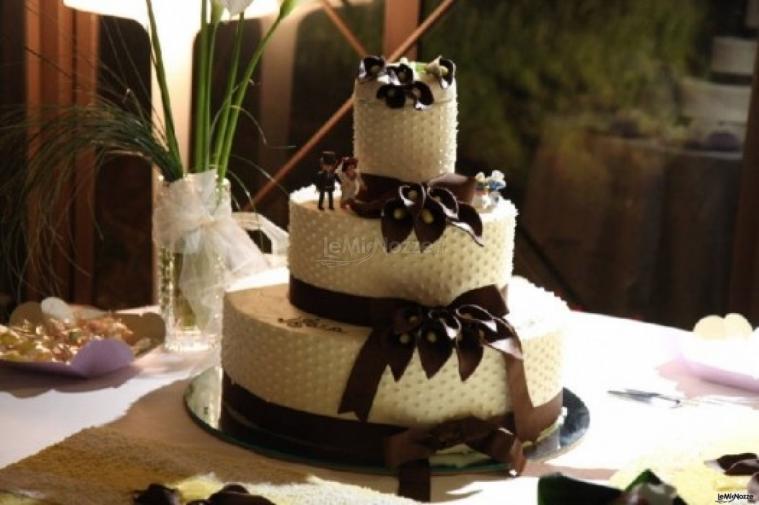 Torta nuziale con cake topper