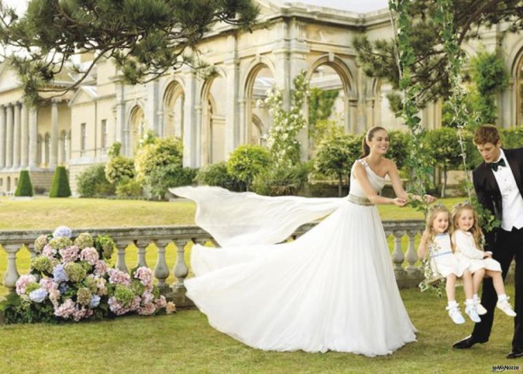 Abito da sposa con cinta colorata