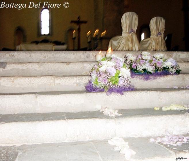 Allestimento floreale della chiesa