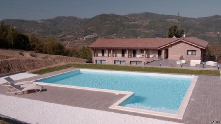 Piscina e retro della Tenuta Valdorso