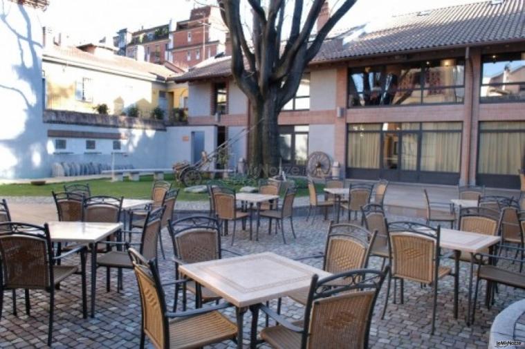 Ristorante l'Antica Posta - Tavoli per il buffet in giardino