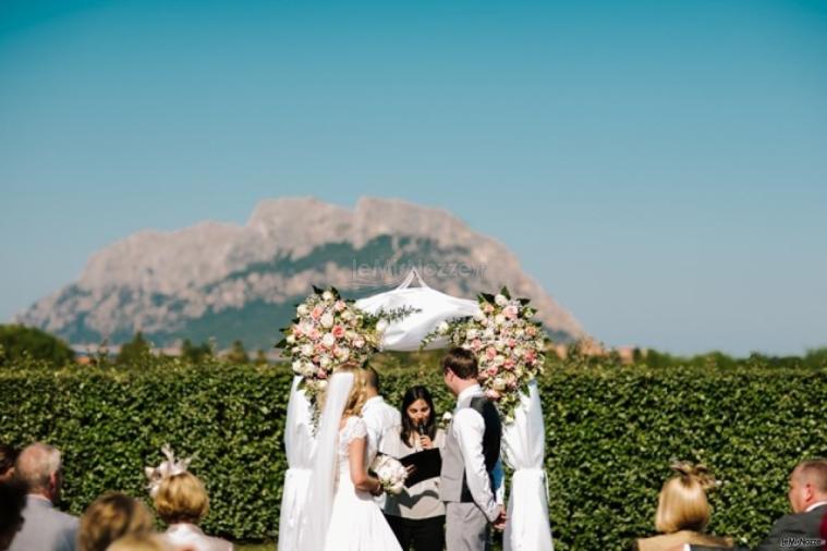 Claudia Murroni - Cerimonia simbolica in giardino