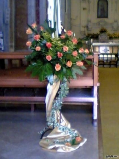 Decorazione di fiori per il matrimonio in chiesa