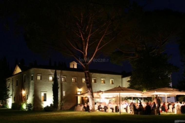 Ricevimento di matrimonio serale nel giardino del Convento